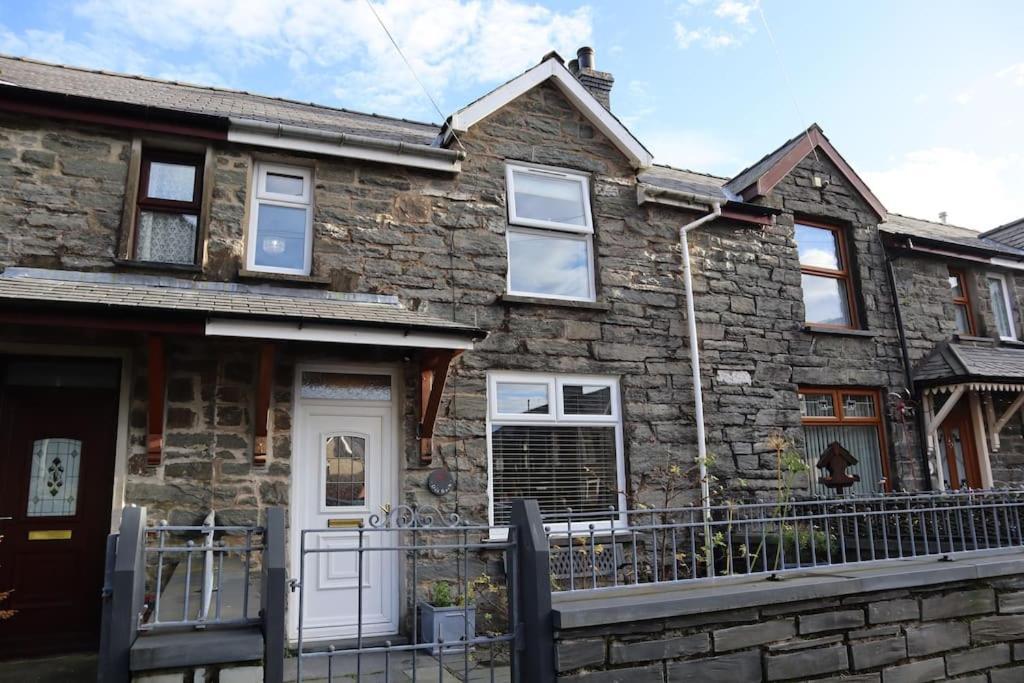 Dol Bach - Your Homely Welsh Cottage In The Heart Of Snowdonia بلايناو-فيستينيوج المظهر الخارجي الصورة
