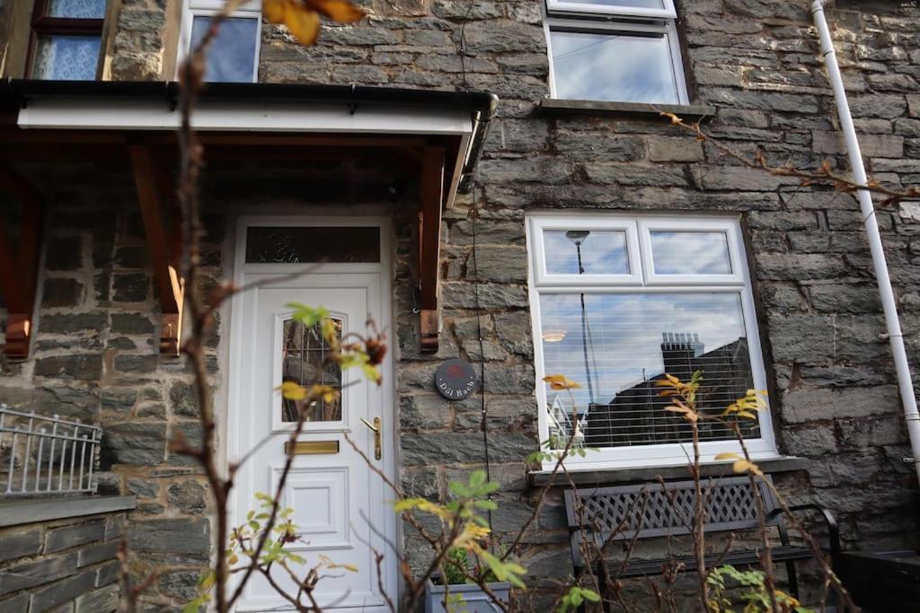 Dol Bach - Your Homely Welsh Cottage In The Heart Of Snowdonia بلايناو-فيستينيوج المظهر الخارجي الصورة