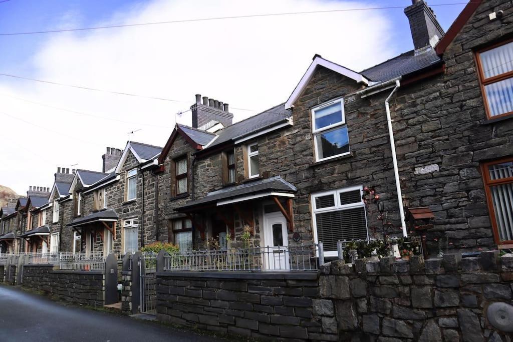 Dol Bach - Your Homely Welsh Cottage In The Heart Of Snowdonia بلايناو-فيستينيوج المظهر الخارجي الصورة