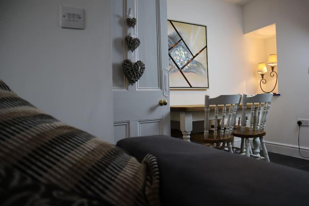 Dol Bach - Your Homely Welsh Cottage In The Heart Of Snowdonia بلايناو-فيستينيوج المظهر الخارجي الصورة