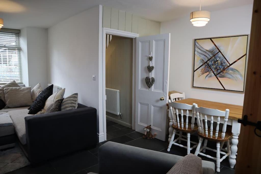 Dol Bach - Your Homely Welsh Cottage In The Heart Of Snowdonia بلايناو-فيستينيوج المظهر الخارجي الصورة